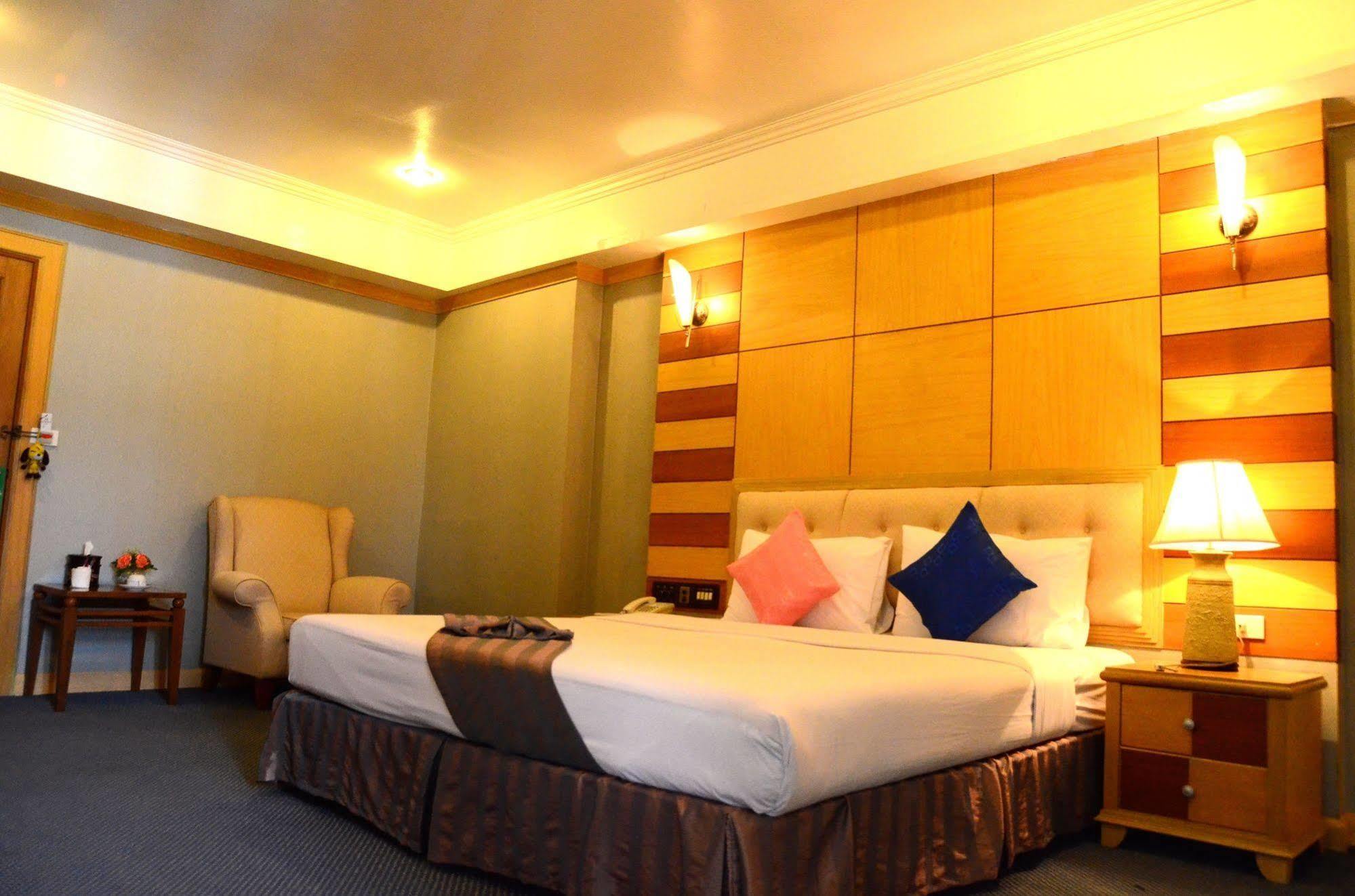 Ratchada City Hotel Bangkok Exterior foto
